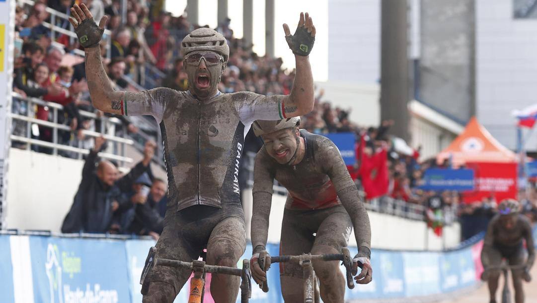 Il trionfo di Sonny Colbrelli alla Parigi-Roubaix dell'anno scorso. Bettini 