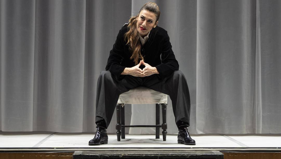 Virginia Raffaele sul palco in un momento dello spettacolo "Samusà". Foto: Masiar Pasquali 