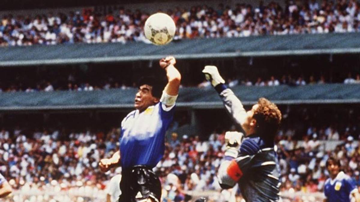 Maradona and England’s goal: the shirt sold at auction for 9 million