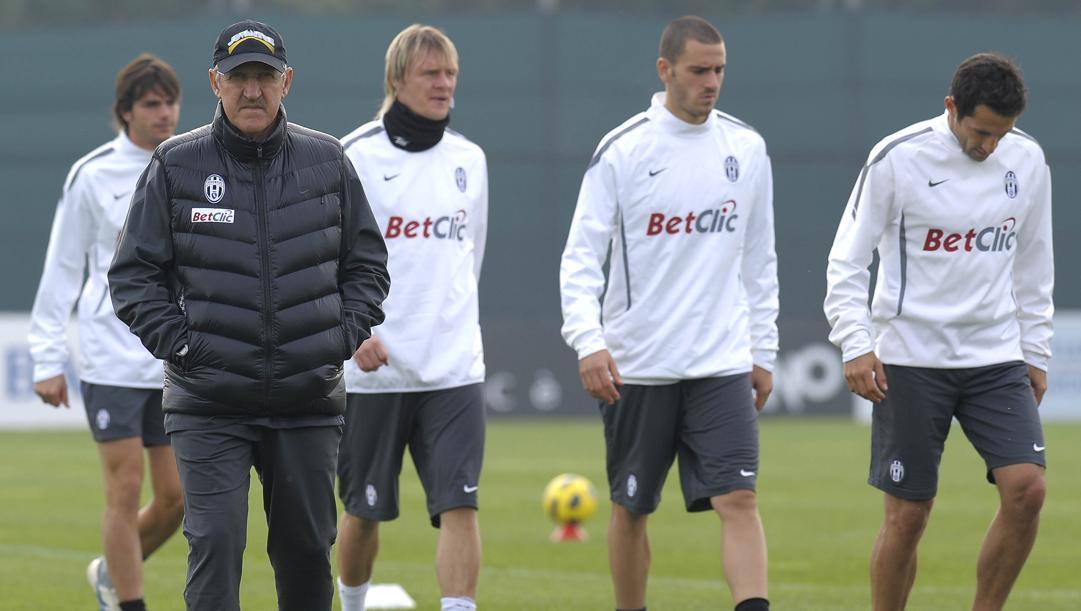 Un'immagine del 2010-11 con Luigi Delneri in allenamento con De Ceglie, Krasic, Bonucci e Salihamidzic. Lapresse 