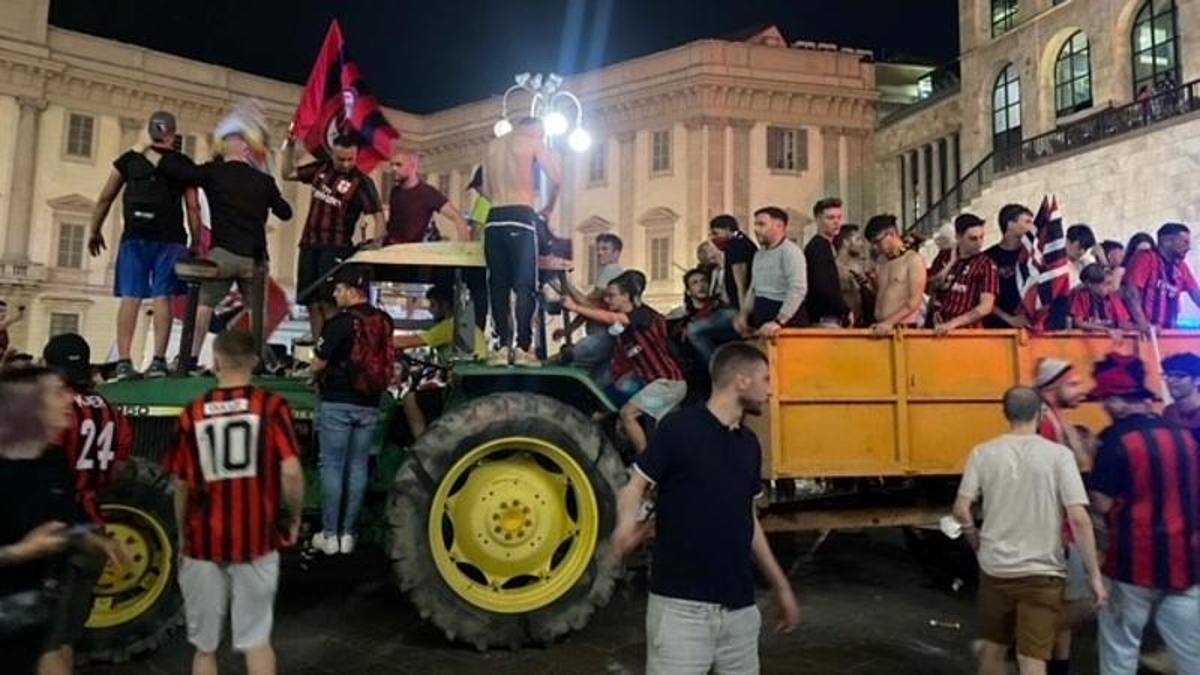 Milan, the LIVE Scudetto party: the fans invade Piazza Duomo and the city