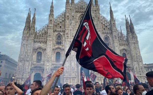 Milan, la nuova maglia che ricorda il pavimento del Duomo fa discutere i  tifosi 