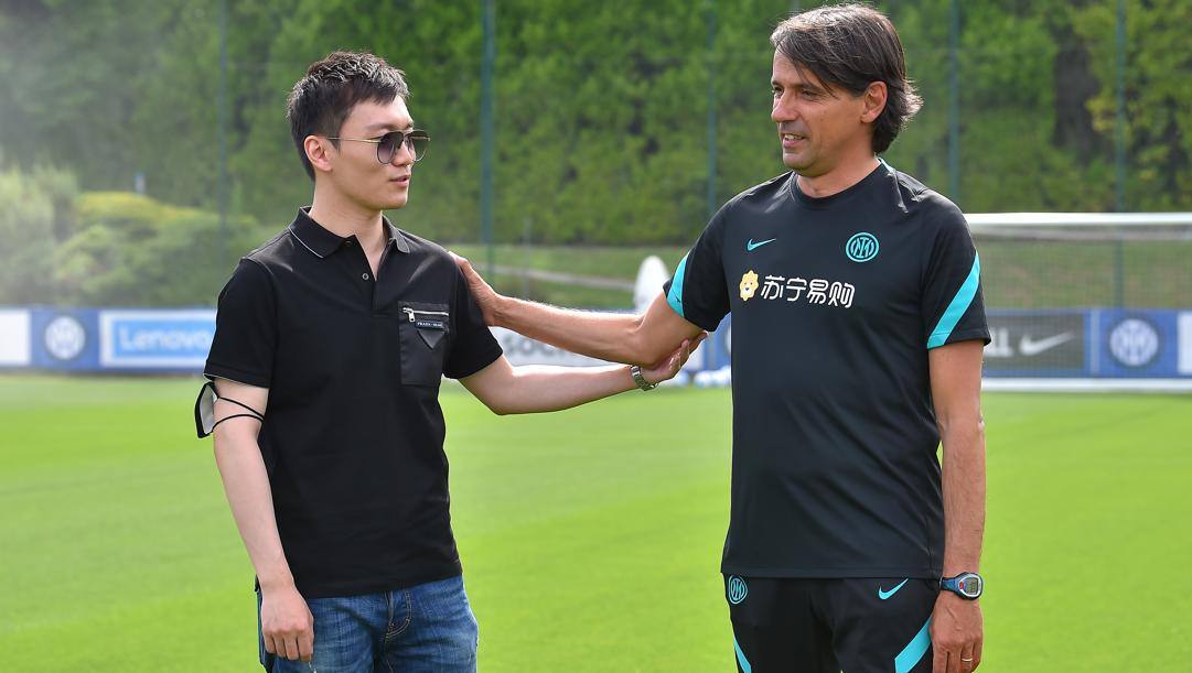 Steven Zhang, 30 anni,  e Simone Inzaghi, 45. Getty Images 