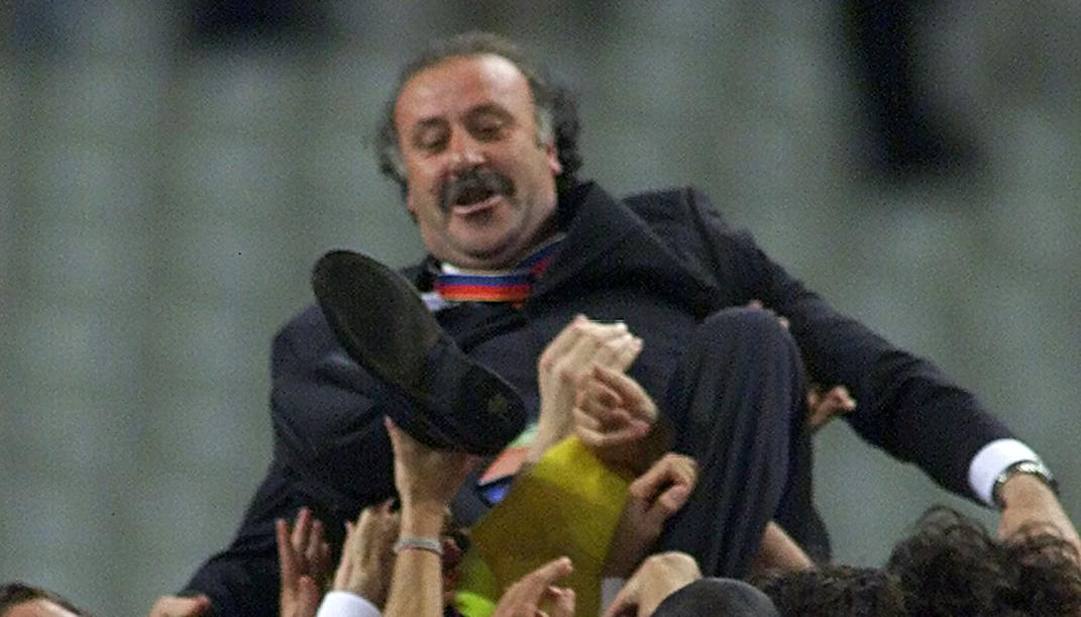 Vicente Del Bosque dopo la vittoria nella Champions 2000 
