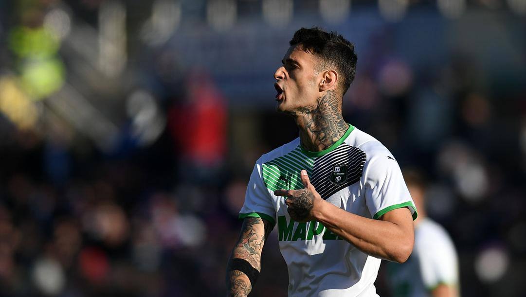 Gianluca Scamacca, attaccante del Sassuolo e pezzo pregiato del mercato italiano. 