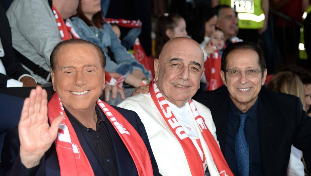 Silvio Berlusconi, Adriano Galliani e Paolo Berlusconi. Buzzi 