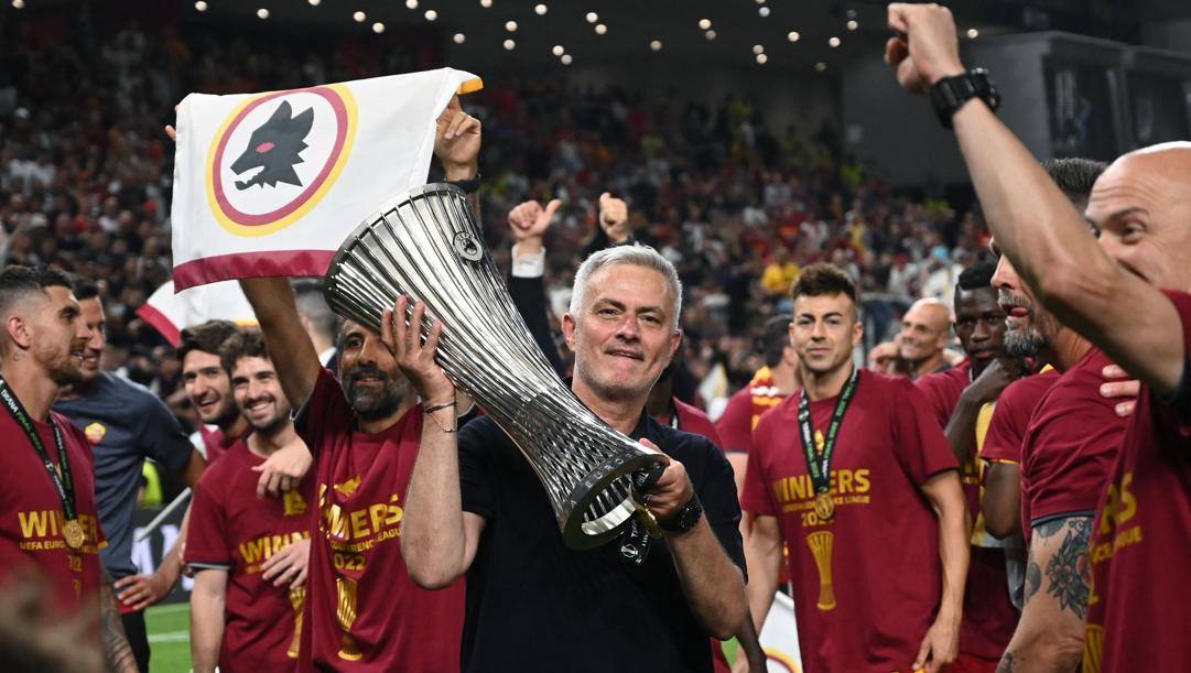 Josè Mourinho e la Roma, campioni della Conference League 