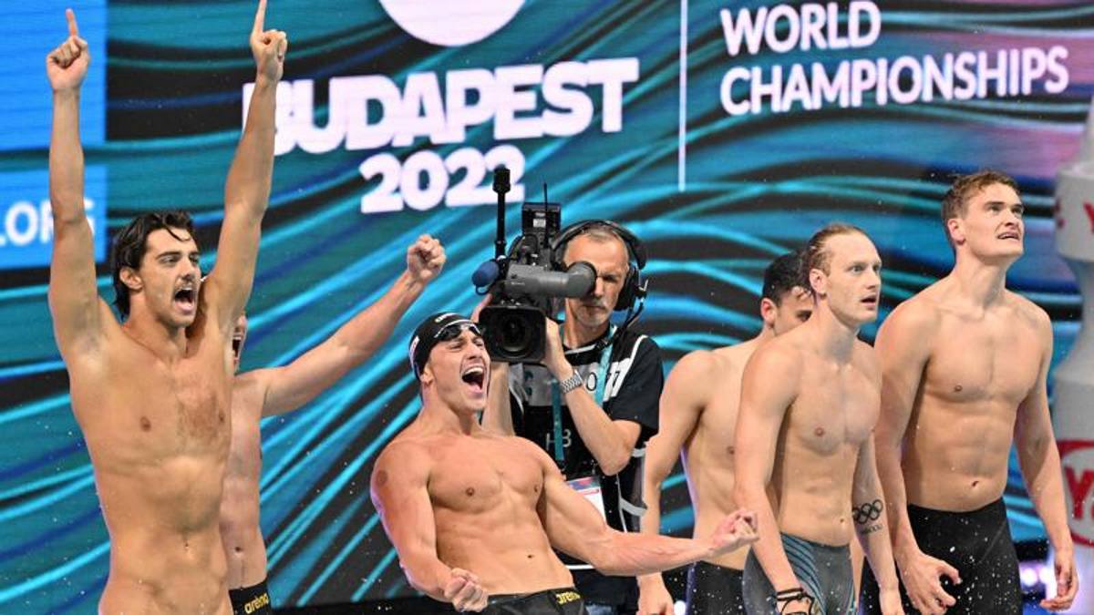 Nuoto, Mondiali staffetta mista maschile medaglia d'oro, Italia record