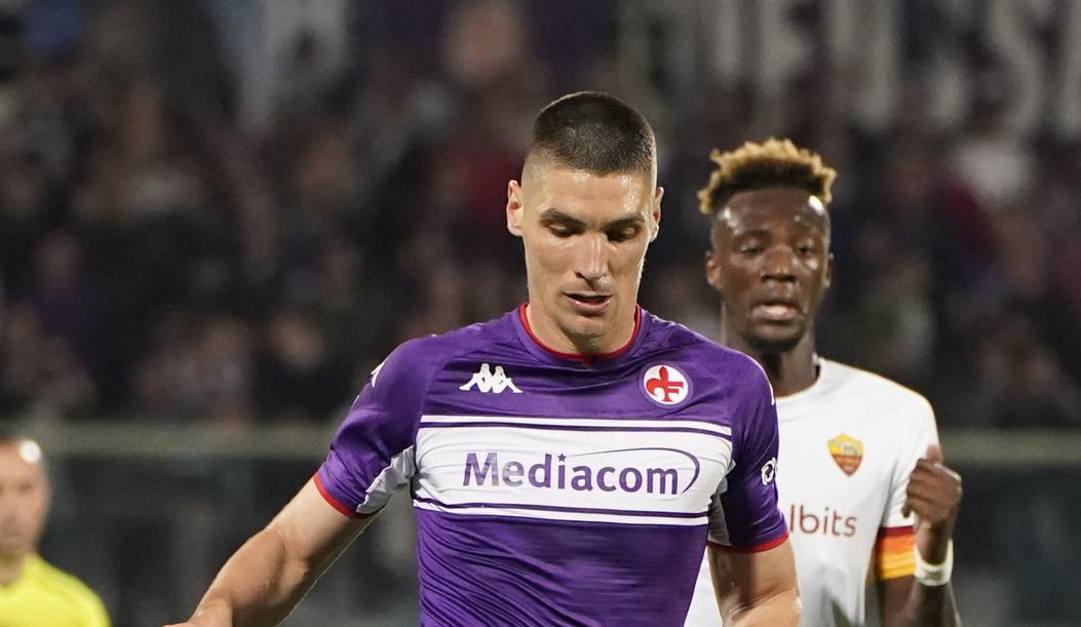 Nikola Milenkovic, 24 anni, in azione con la maglia della Fiorentina 