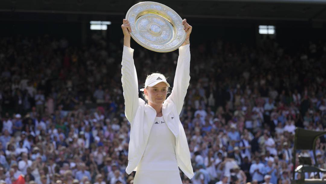 Elena Rybakina festeggia a Wimbledon. Lapresse 