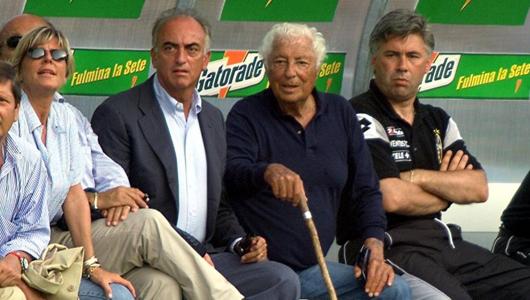 L'Avvocato Gianni Agnelli a Villar Perosa tra Giraudo e Ancelotti. Ap  