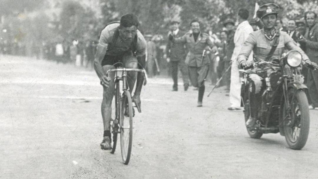 Alfredo Binda si laurea per la terza volta campione del mondo nel 1932 