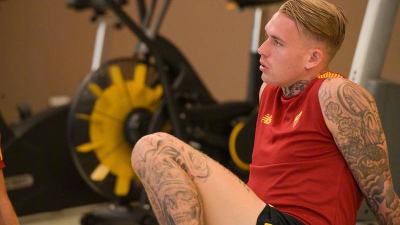 Roma, Karsdorp infortunio al menisco: out 45 giorni