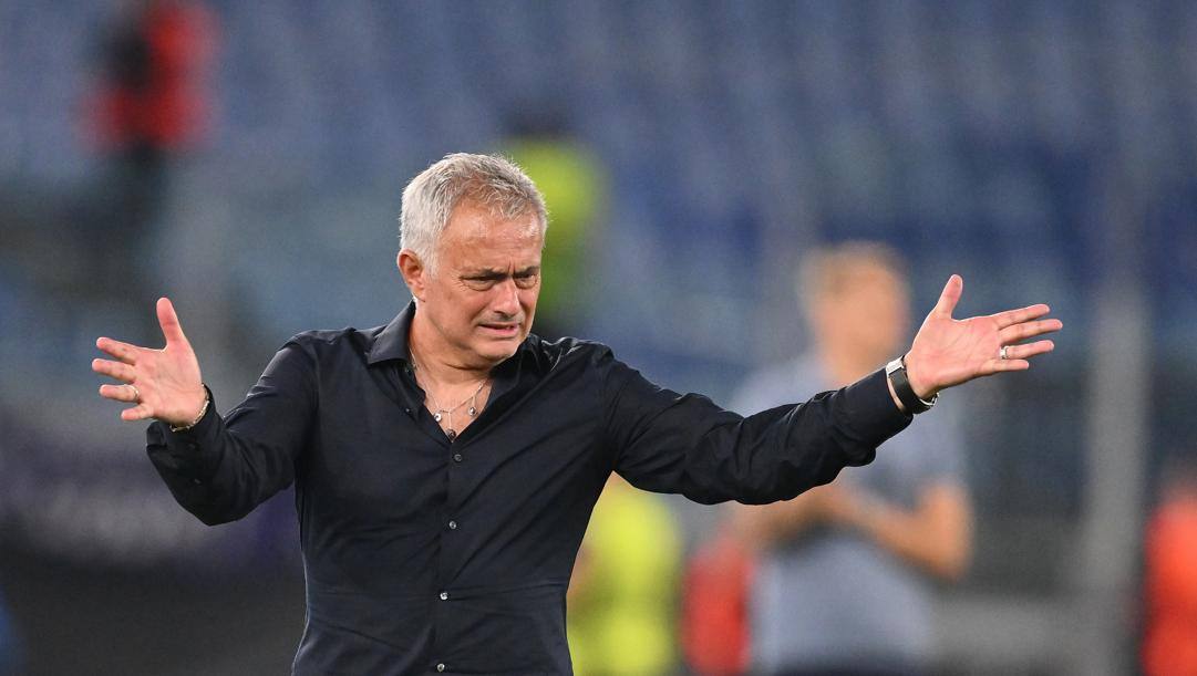 Roma, cosa ti succede? José Mourinho allarga le braccia: la squadra non concretizza la grande mole di gioco sviluppata  