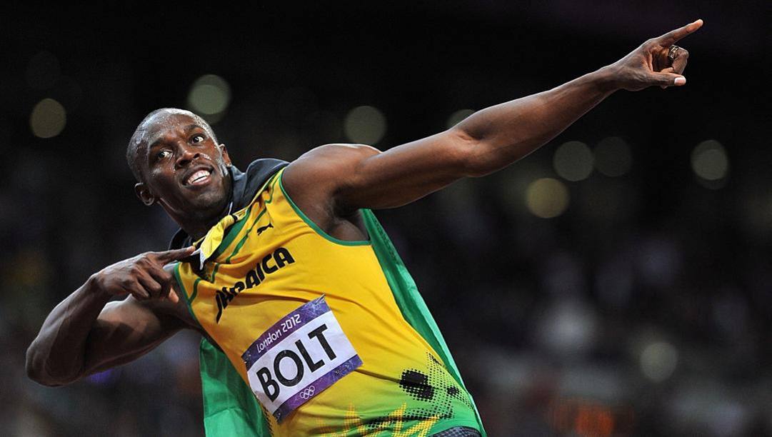 Usain Bolt fa la freccia, il suo personale marchio di fabbrica. LaPresse 