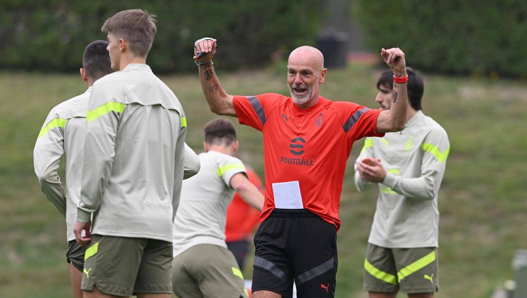 Stefano Pioli, 56 anni, al lavoro a Milanello. Getty 