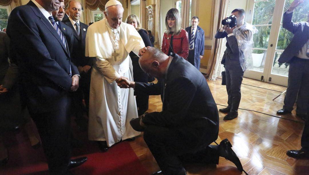 Oscar nell'incontro con Papa Francesco. Epa  