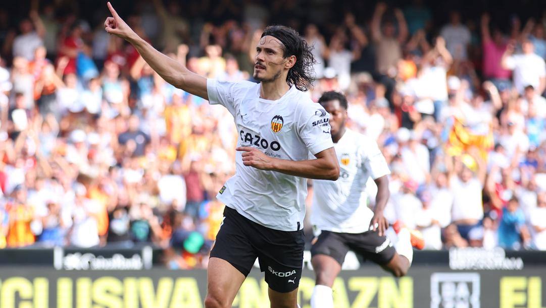 MATADOR Edinson Cavani, 35 anni, ha segnato i primi gol col Valencia lo scorso sabato contro l'Elche, Getty 