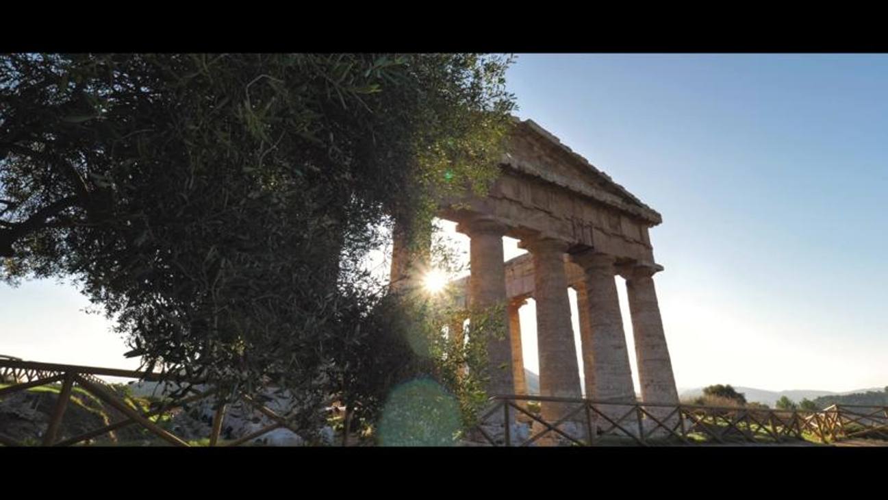  La suggestiva cornice del tempio di Segesta  