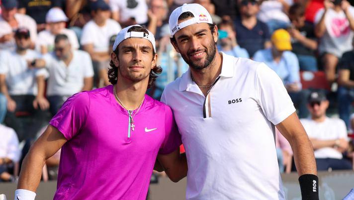 Napoli, Musetti si prende il derby con Berrettini: 7-6(5), 6-2 – La  Gazzetta dello Sport