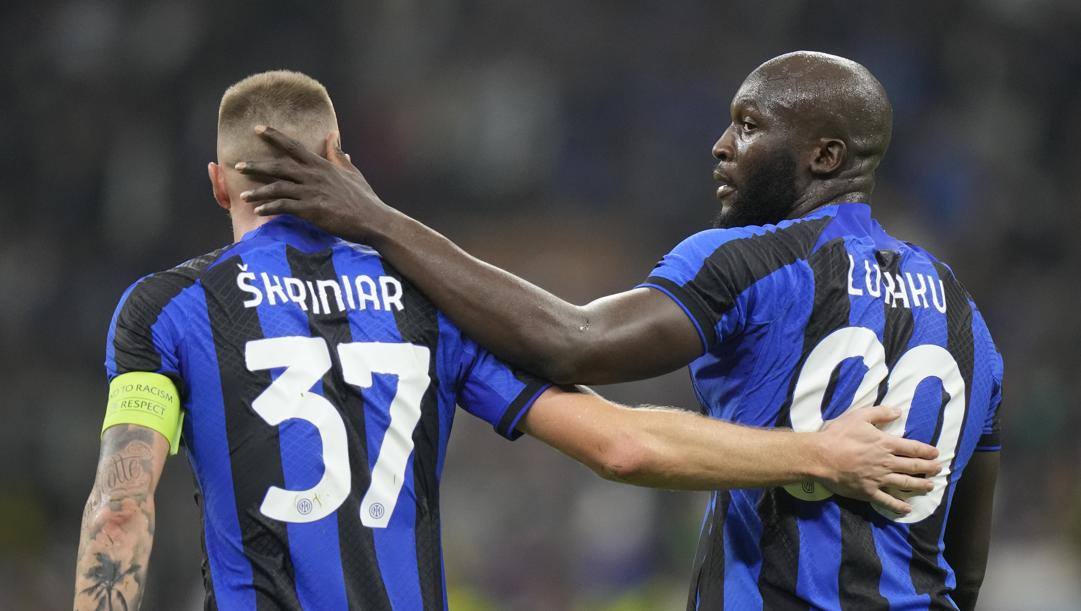 Milan Skriniar, 27 anni, e Romelu Lukaku, 29. Ap 