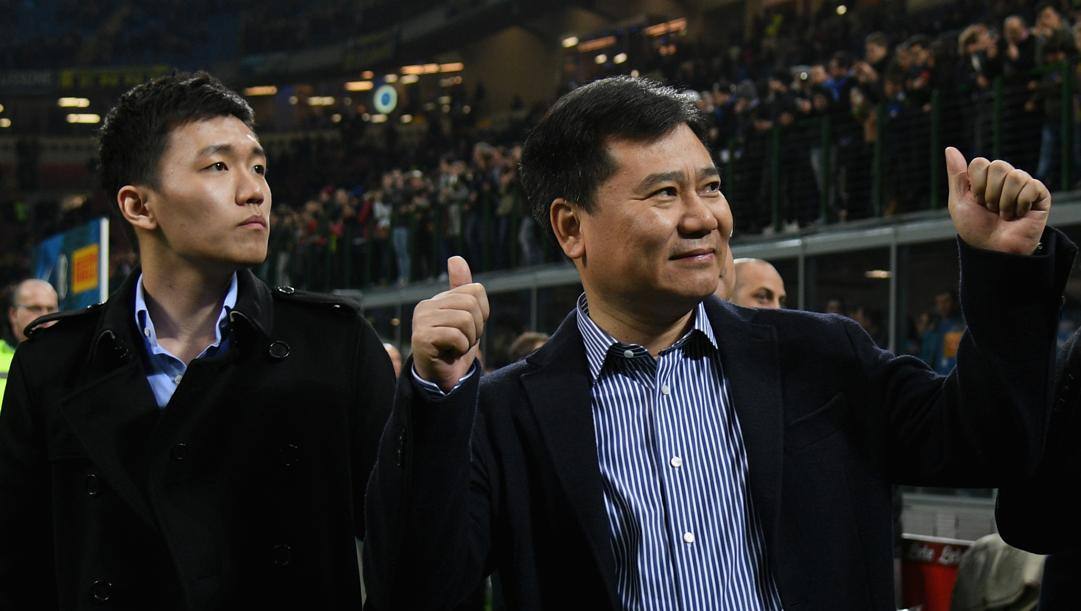 Il patron dell'Inter Zhang Jindong con il figlio Steven, presidente nerazzurro. Getty 