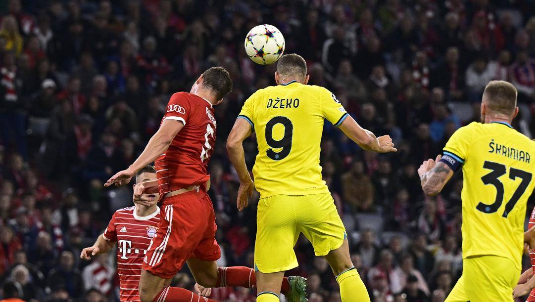 Edin Dzeko in azione contro il Bayern Monaco Getty Images 