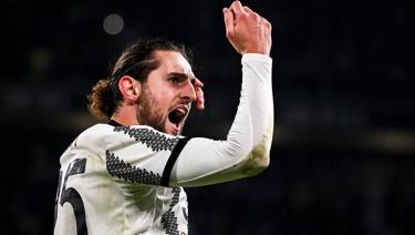 Juve, il bambino incantato guarda Rabiot e lui lo riposta: cosa è successo