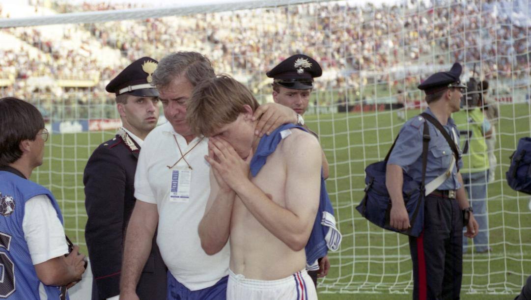 Dragan "Piksi" Stojkovic, in lacrime, dopo l'eliminazione della Jugoslavia ai Mondiali di Italia '90. AP 