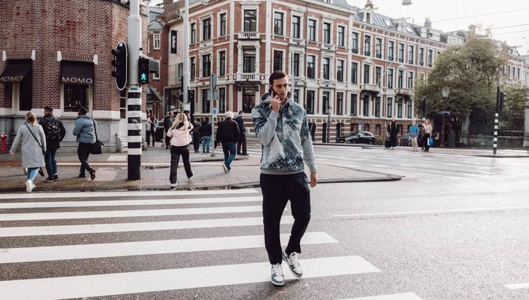 Lorenzo Lucca a passeggio per le vie di Amsterdam FOTO COSUA 
