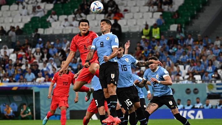 Duello aereo tra Kim Min-Jae e Luis Suarez. Afp Duello aereo tra Kim Min-Jae e Luis Suarez. Afp