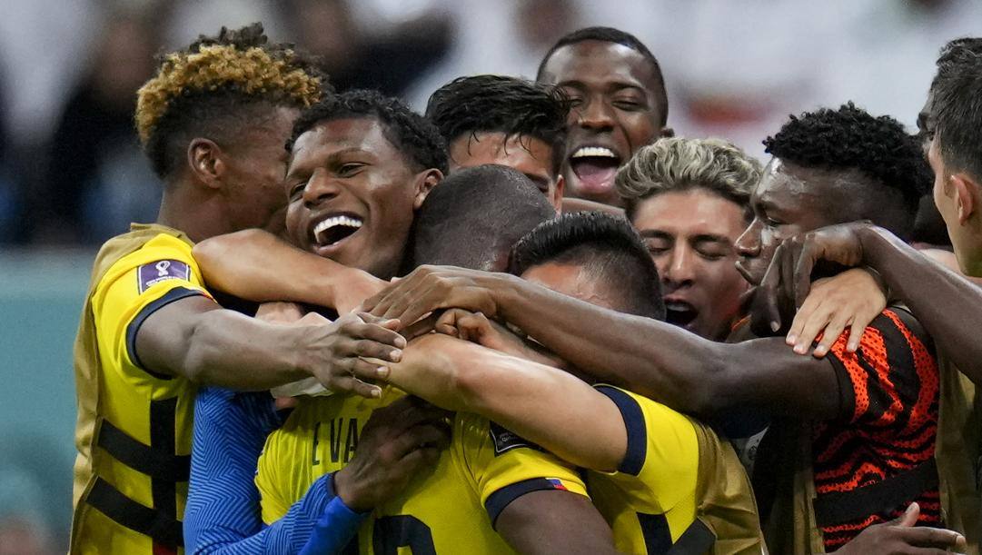 L'Ecuador festeggia la vittoria sul Qatar. Lapresse 