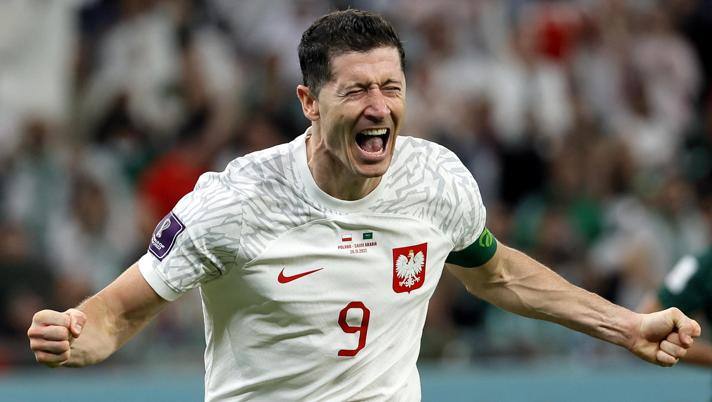 Robert Lewandowski esulta per il gol del 2-0. Epa Robert Lewandowski esulta per il gol del 2-0. Epa