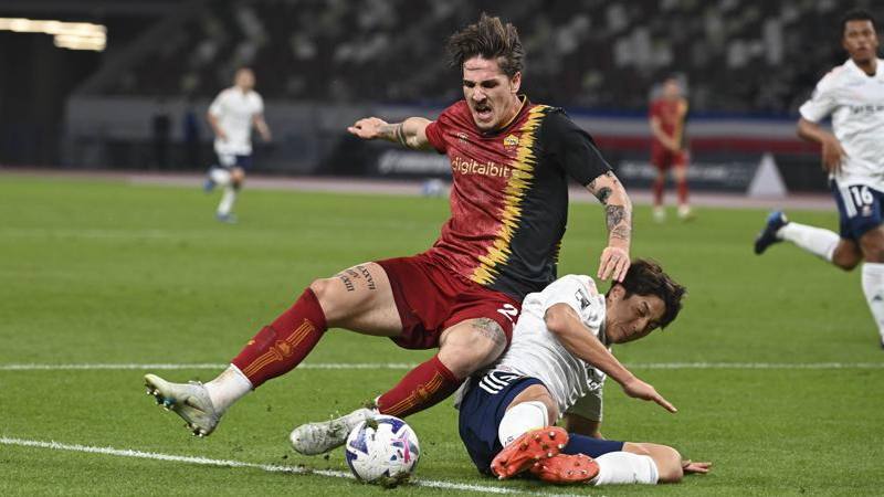 Roma, in Giappone 3-3 con Yokohama Marinos: gol di Zaniolo, Ibanez e Shomurodov