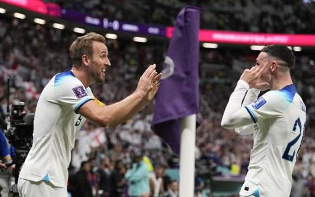 Kane e Foden festeggiano dopo il gol del 2-0. Ap Kane e Foden festeggiano dopo il gol del 2-0. Ap