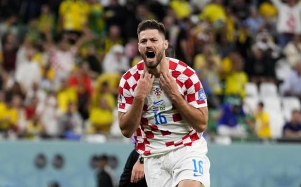 Petkovic esulta dopo il gol del pareggio. Ap Petkovic esulta dopo il gol del pareggio. Ap