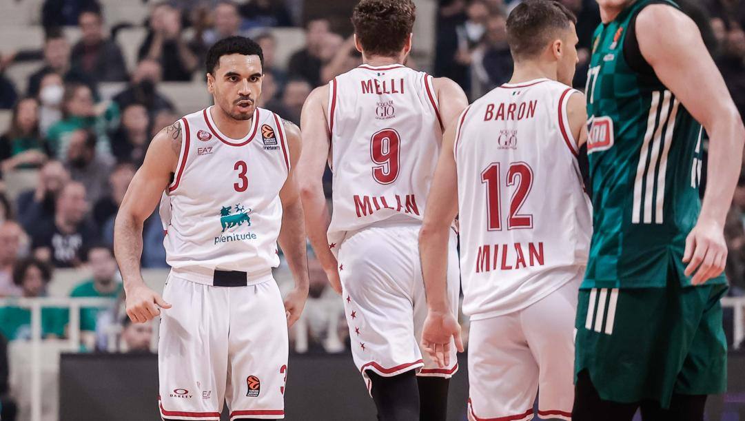 L'Olimpia MIlano durante la gara, poi persa, con il Panathinaikos. Ciamillo Castoria 