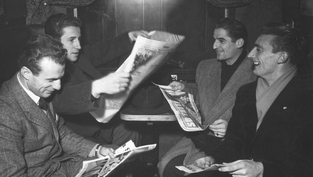 Julius Schubert in una trasferta in treno assieme ai compagni del Torino Valentino Mazzola, Virgilio Maroso e Piero Operto 