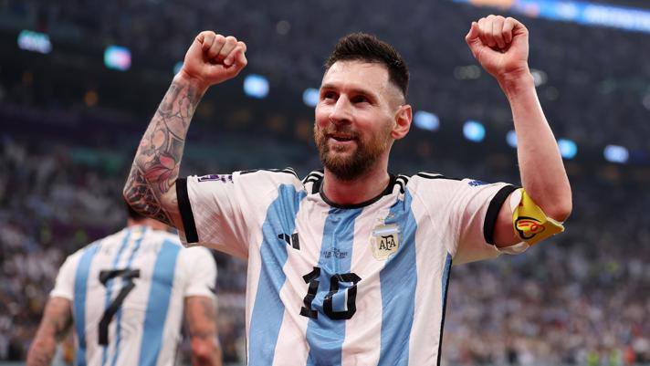 Leo Messi festeggia la rete del 3-0 di Julian Alvarez GETTY IMAGES 