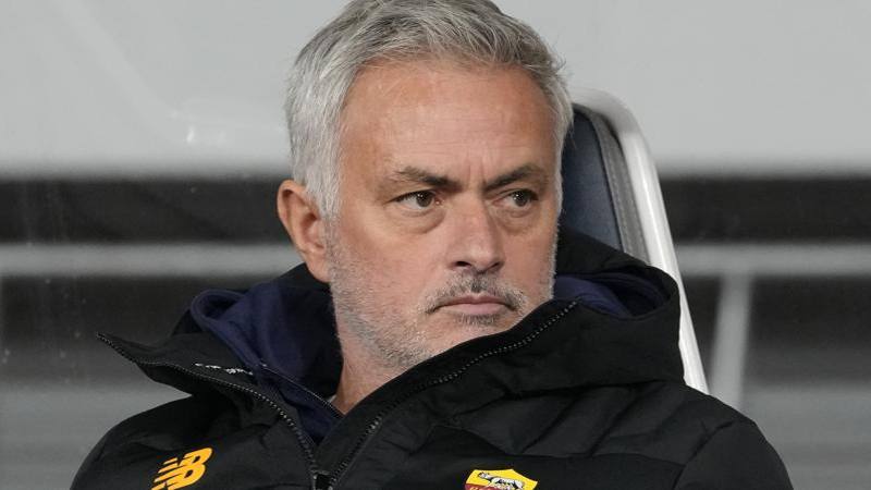 Roma,  Mourinho: “Nel ritiro in Algarve mancherà solo Dybala”