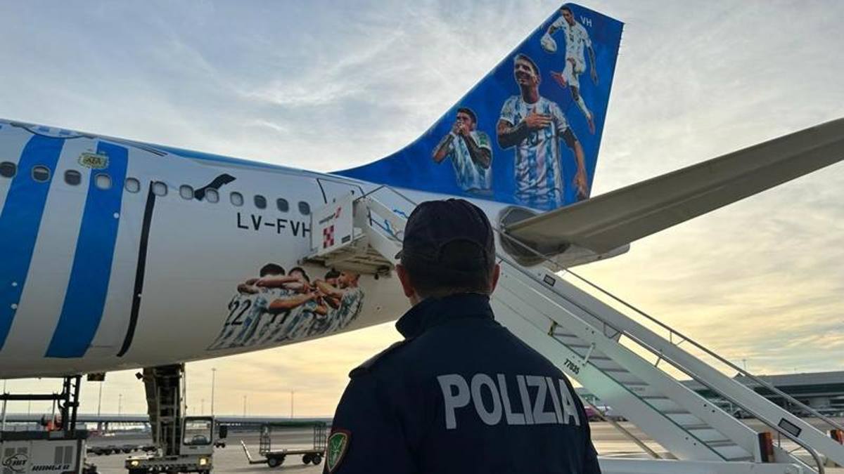 The return of Argentina to Buenos Aires: the flight and the Cup landed in Rome for a two-hour stop!