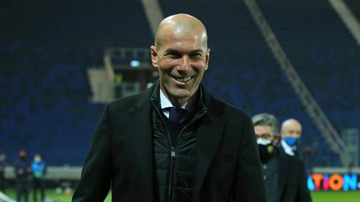 Zidane piensa en la Juventus. Deschamps se encamina hacia su instalación como seleccionador de Francia Zidane piensa en la Juventus. Deschamps se encamina hacia su instalación como seleccionador de Francia