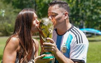 Argentina, Coppa del Mondo falsa nella festa in campo di Messi&co - La  Gazzetta dello Sport