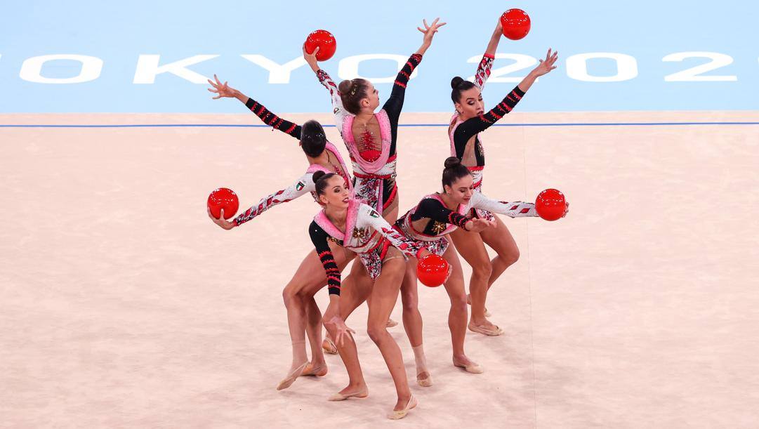Le Farfalle della ritmica impegnate nell'esercizio olimpico di Tokyo 2021. IPP 