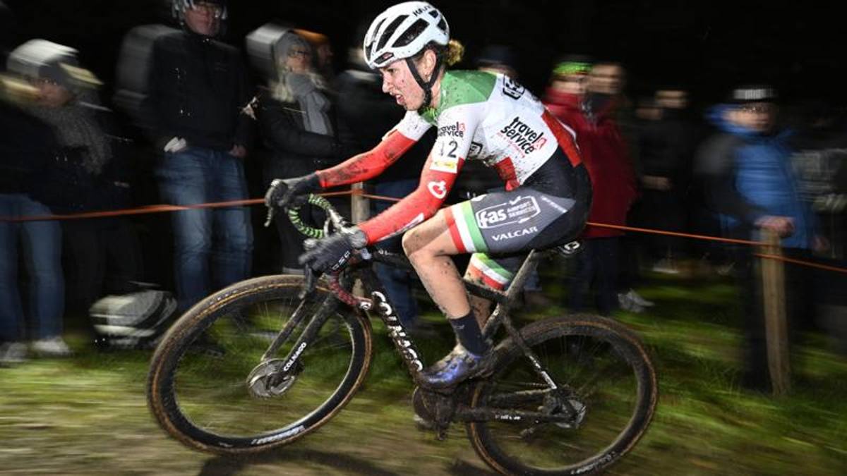 Cyclocross, weekend with the Tricolors in the Castel Fusano pine forest ...