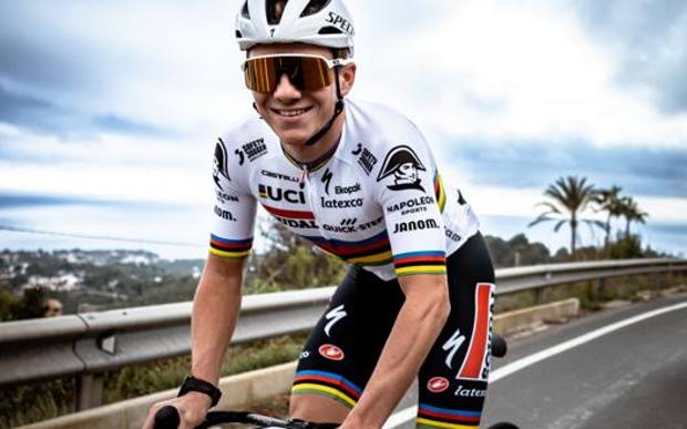 Il belga Remco Evenepoel, 22 anni, campione del mondo: nel 2022 ha vinto anche Liegi-Bastogne-Liegi e Vuelta 