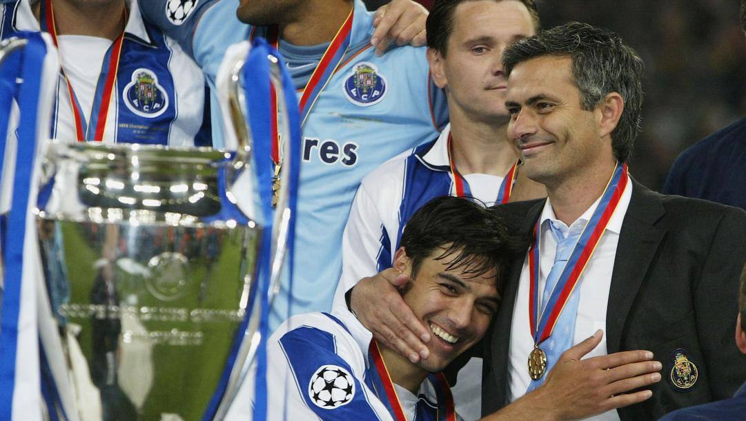 José Mourinho dopo la vittoria della Champions League con il Porto nel maggio 2004. Getty Images 