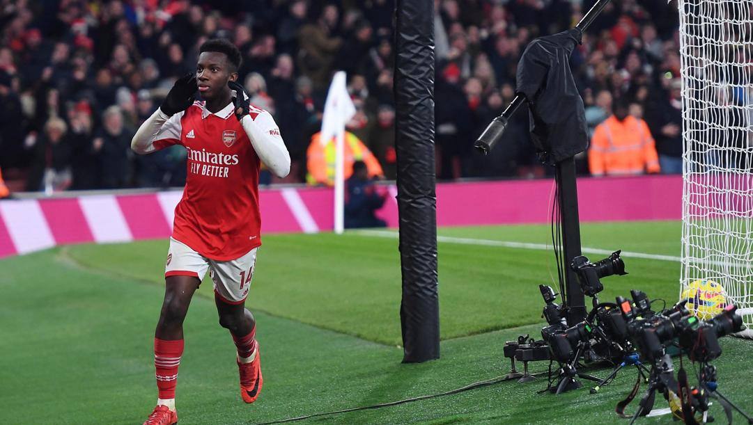 Eddie Nketiah, 23 anni, attaccante dell'Arsenal, festeggia la doppietta contro il Manchester United di domenica scorsa 