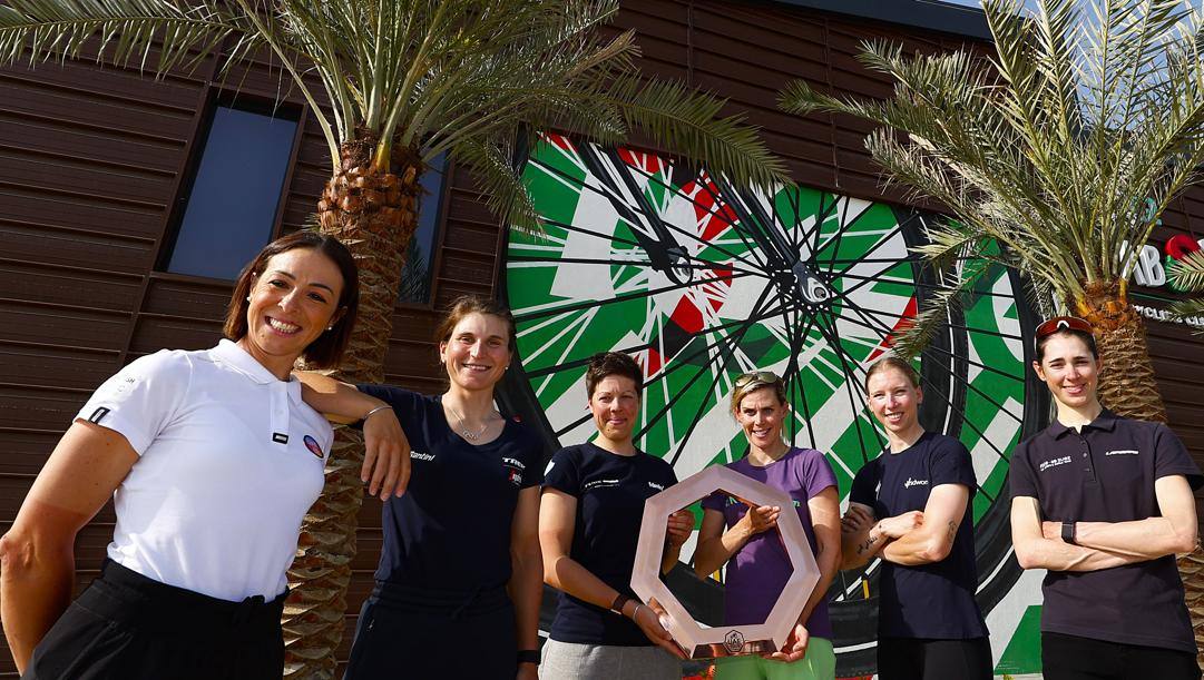 Da sinistra Marta Bastianelli, Elisa Longo Borghini,  Kim de Baat, Tiffany Cromwell, Lorena Wiebes e Marta Cavalli. Foto Bettini. 