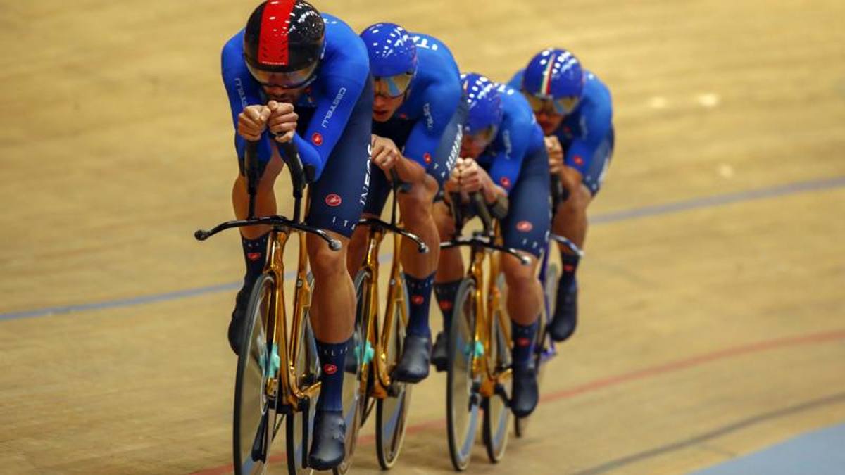 Ciclismo Europei su pista, i quartetti in finale per l'oro. Doppia